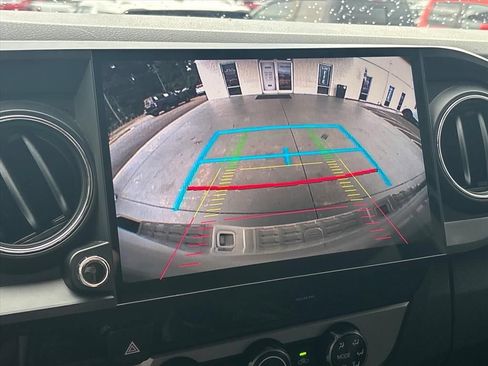 Used 2018 Toyota Tacoma SR5 RWD image 6