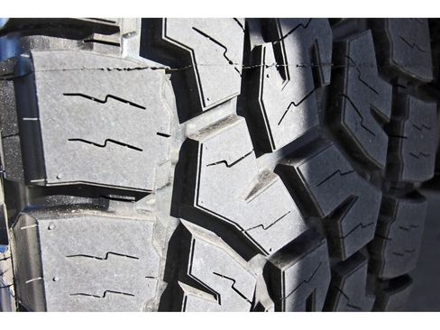 Used 2018 RAM 2500 Laramie w/ Off Road Package image 32