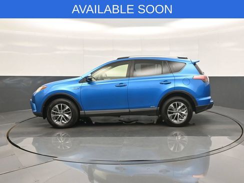 Used 2016 Toyota RAV4 XLE AWD/4WD image 4