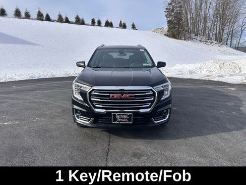 Used 2023 GMC Terrain SLT image 2