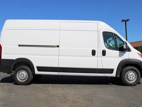 Used 2024 RAM ProMaster 2500 w/ Safety Group FWD image 36