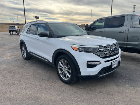 Used 2022 Ford Explorer Limited w/ Equipment Group 301A image 2