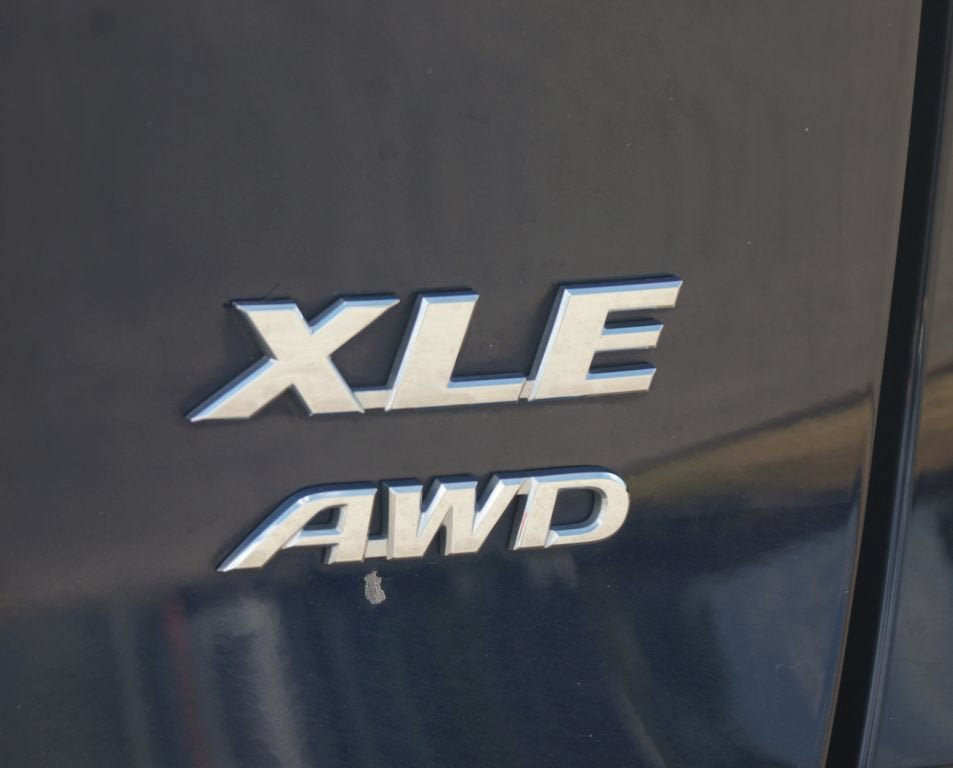 Used 2025 Toyota RAV4 XLE AWD/4WD image 18