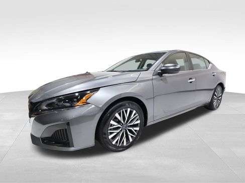 Used 2024 Nissan Altima 2.5 SV image 8