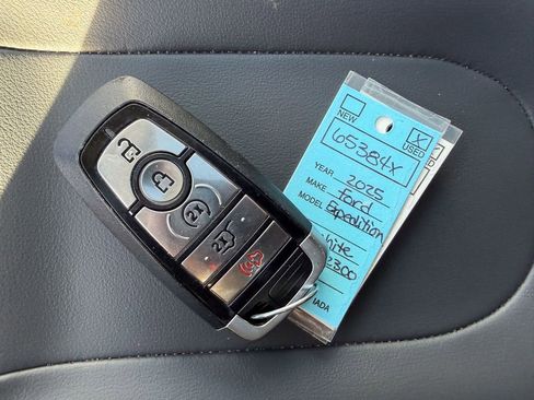 Used 2025 Ford Expedition Active image 34