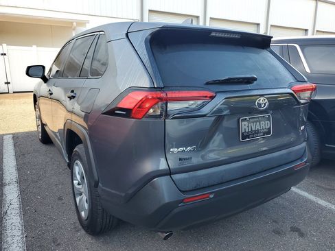 Used 2022 Toyota RAV4 LE FWD image 3