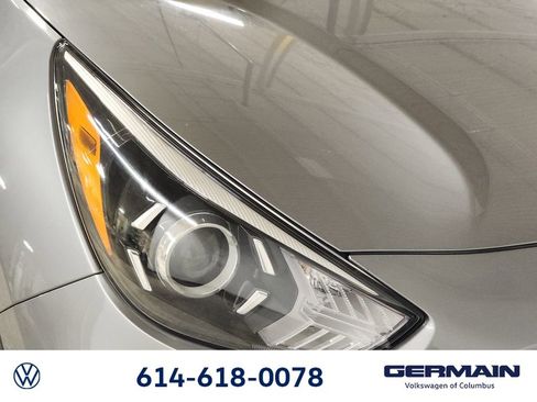 Used 2022 Kia Niro EX image 16