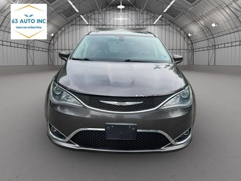 Used 2017 Chrysler Pacifica Touring-L FWD image 8