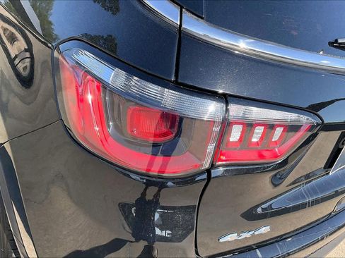 Used 2025 Jeep Compass Latitude w/ Sun & Sound Group image 28