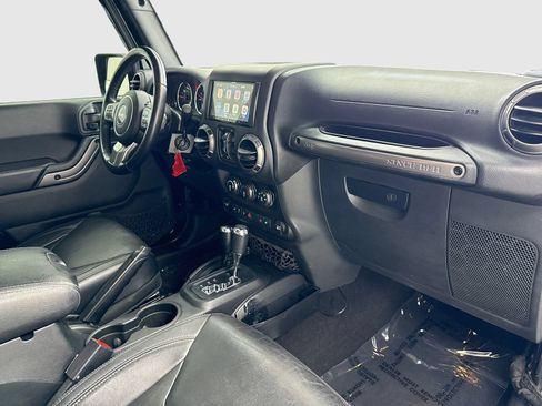 Used 2018 Jeep Wrangler Unlimited Sahara AWD/4WD image 42
