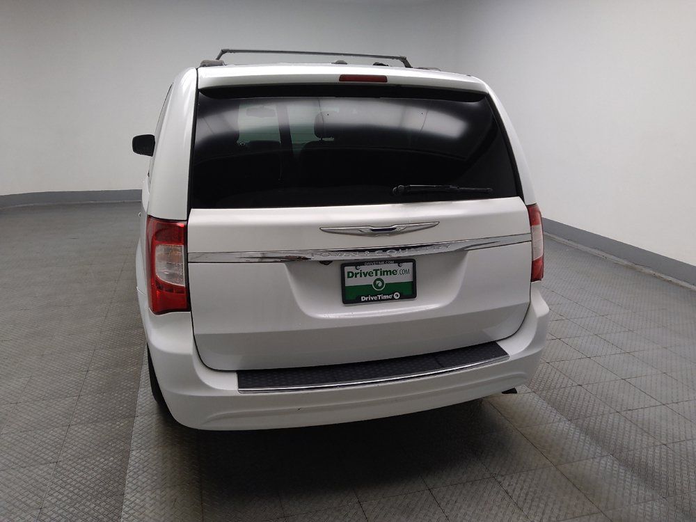 Used 2015 Chrysler Town & Country Touring FWD image 6