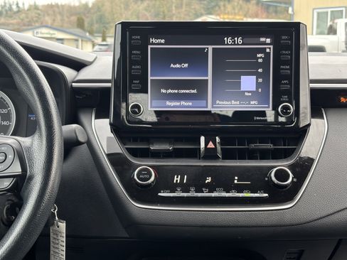 Used 2022 Toyota Corolla LE image 18