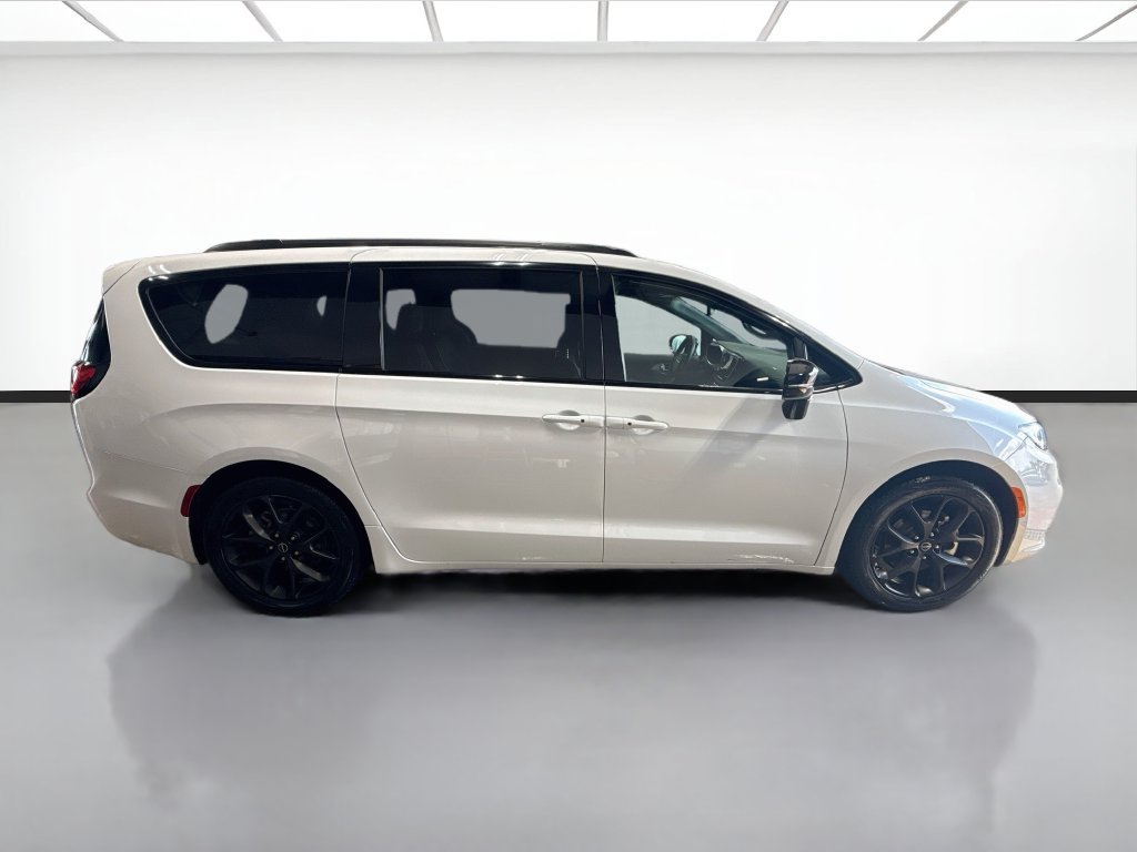 Used 2025 Chrysler Pacifica Limited FWD image 4