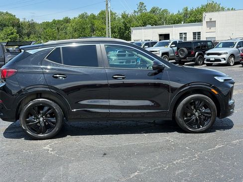 Used 2024 Buick Encore GX Sport Touring AWD/4WD image 8