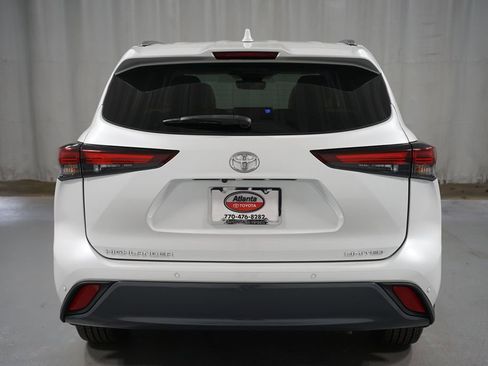 Used 2024 Toyota Highlander Limited image 7