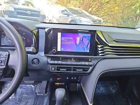Used 2025 Toyota Camry LE FWD image 15