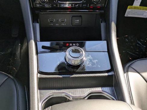 New 2025 Jeep Grand Cherokee Limited w/ Black Appearance Package image 17