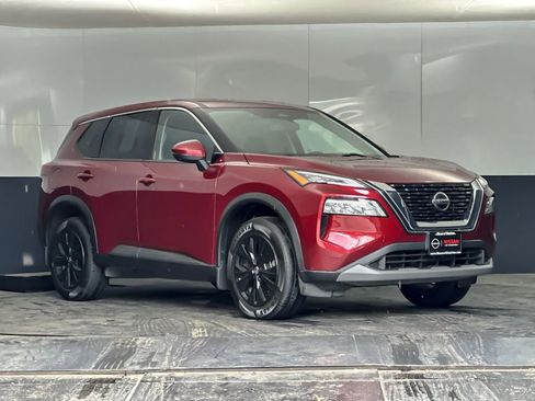 Used 2021 Nissan Rogue SV FWD image 1