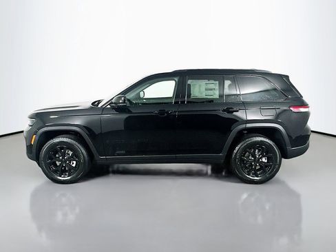 New 2025 Jeep Grand Cherokee Altitude image 4