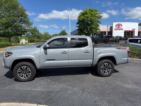 Used 2021 Toyota Tacoma TRD Sport w/ Technology Package AWD/4WD image 3