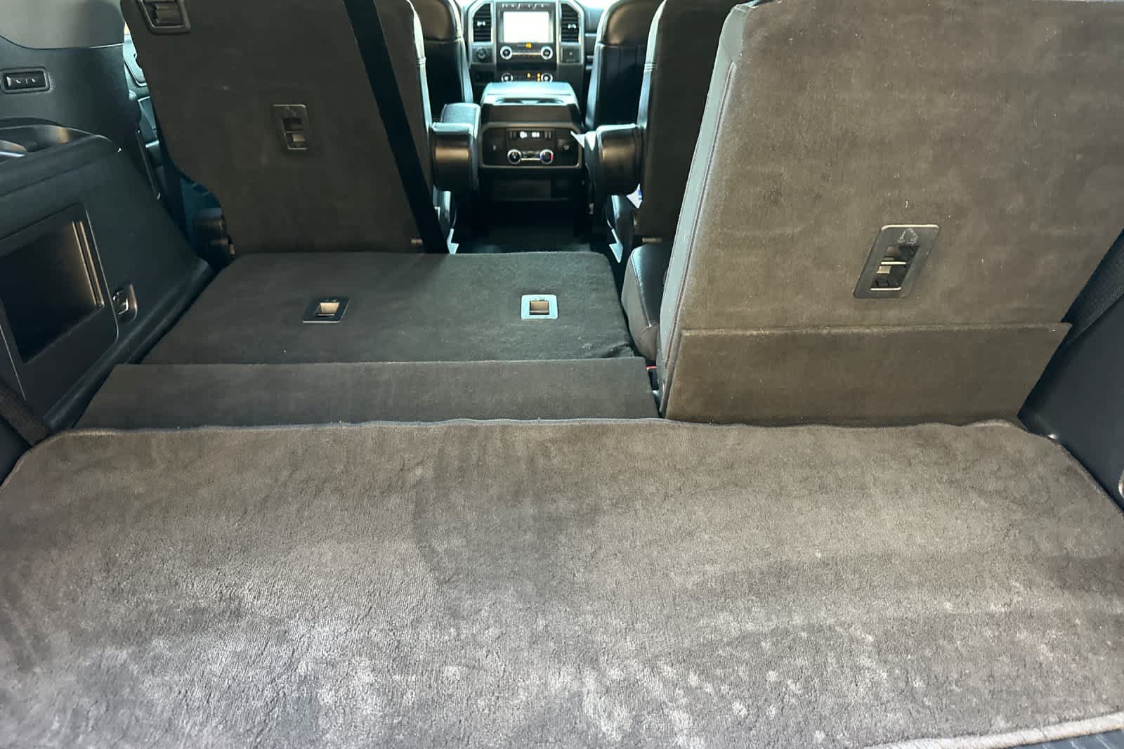 Used 2020 Ford Expedition XLT w/ Equipment Group 202A AWD/4WD image 15