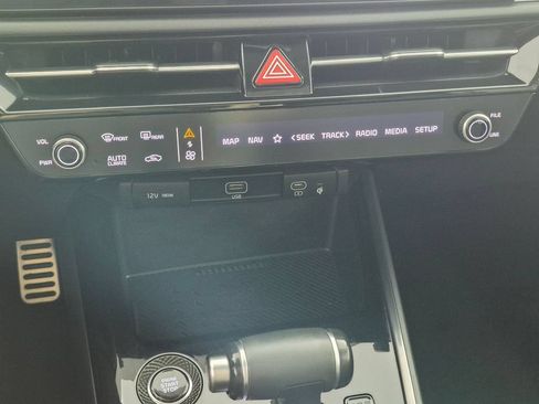 Used 2023 Kia Niro EX Touring FWD image 23