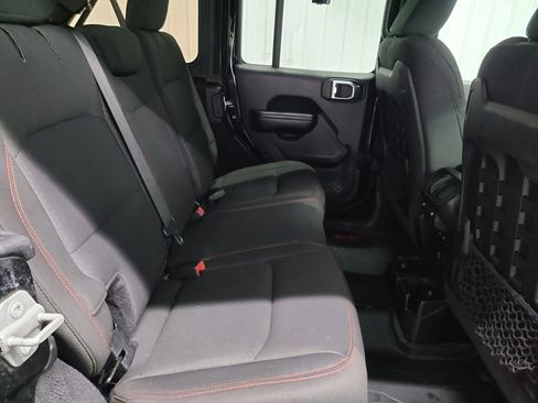 Used 2018 Jeep Wrangler Unlimited Rubicon AWD/4WD image 38