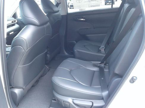 New 2026 Toyota Highlander XLE image 4