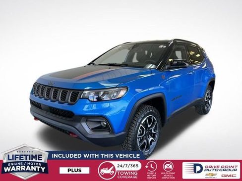 Used 2025 Jeep Compass Trailhawk image 4
