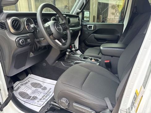 Used 2023 Jeep Gladiator Sport AWD/4WD image 11