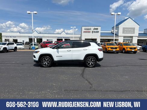Used 2025 Jeep Compass Limited AWD/4WD image 2