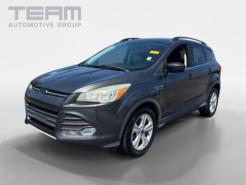 Used 2016 Ford Escape SE w/ Equipment Group 201A FWD image 3