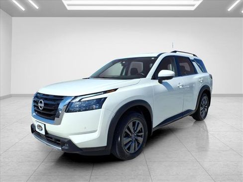 Used 2024 Nissan Pathfinder SV AWD/4WD image 6