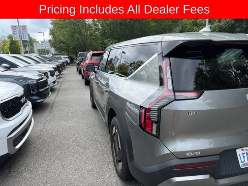 Used 2024 Kia EV9 Light Long Range RWD image 5