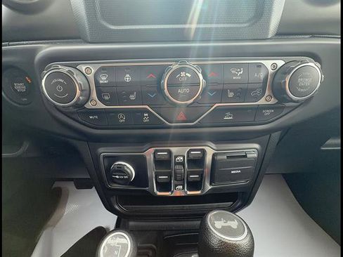 Used 2022 Jeep Wrangler Unlimited Sport AWD/4WD image 17