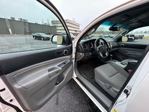 Used 2013 Toyota Tacoma 4x4 Access Cab V6 image 9