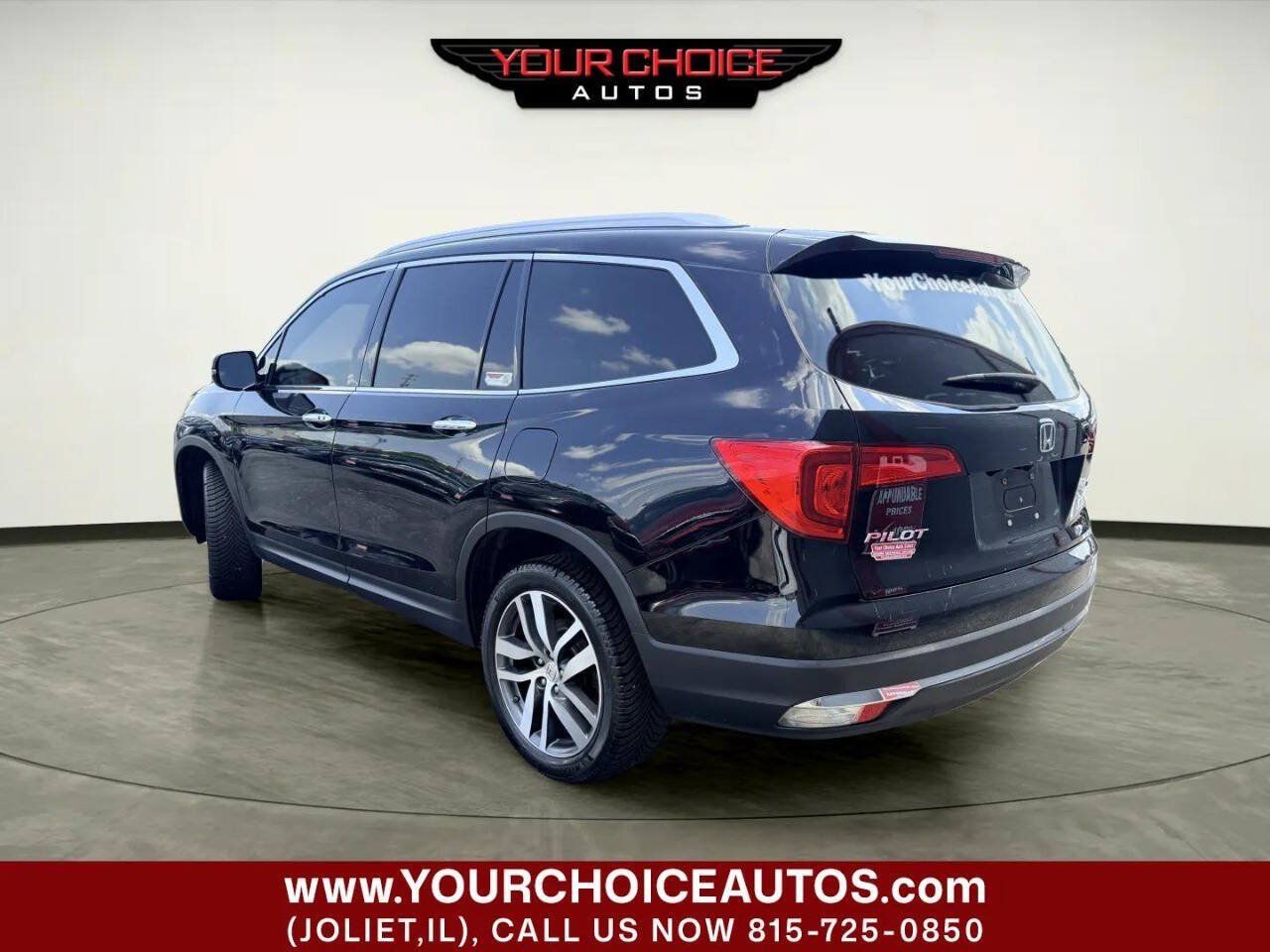 Used 2018 Honda Pilot Touring image 3