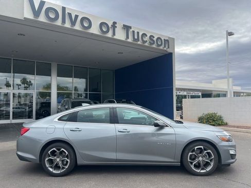 Used 2024 Chevrolet Malibu LT image 2