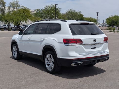 Used 2023 Volkswagen Atlas SE w/ Panoramic Sunroof Package FWD image 3