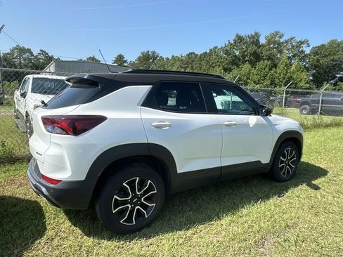 Used 2021 Chevrolet TrailBlazer ACTIV w/ Technology Package FWD image 17