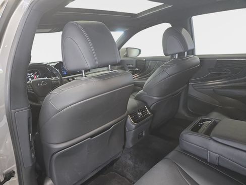 Used 2023 Lexus LS 500 w/ Accessory Package (Z2) RWD image 14