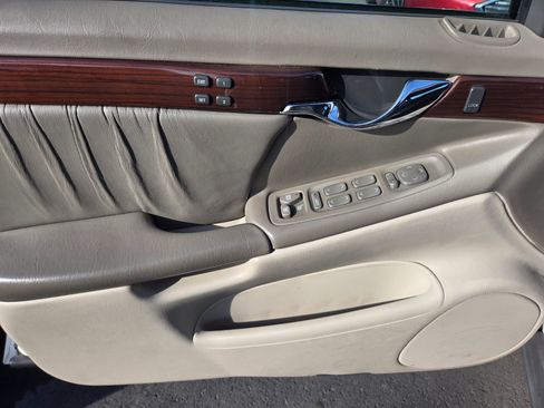 Used 2002 Cadillac De Ville DHS w/ Safety/Security Pkg image 8
