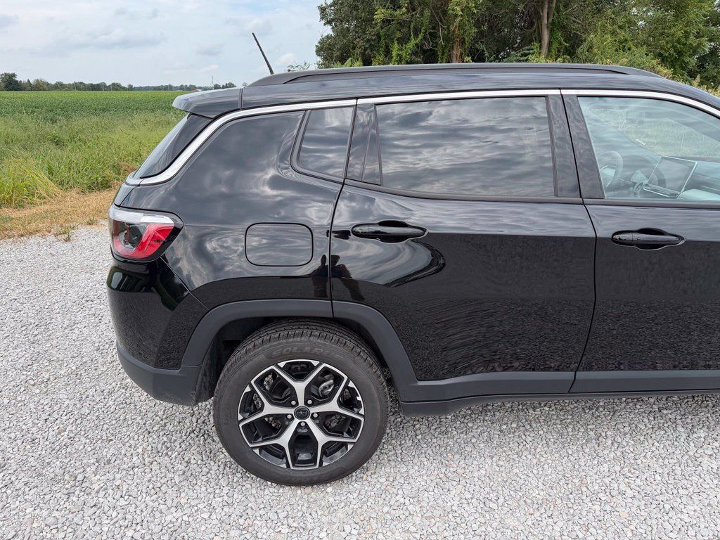 Used 2025 Jeep Compass Limited AWD/4WD image 20