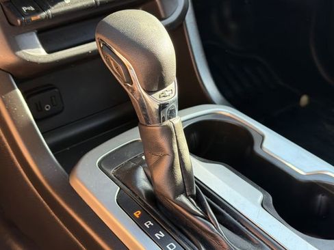 Used 2022 Chevrolet Colorado LT w/ Fleet Safety Package image 20