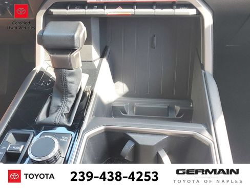 Used 2025 Toyota Tundra Limited AWD/4WD image 31
