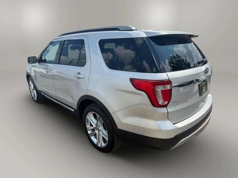 Used 2016 Ford Explorer XLT w/ Equipment Group 202A FWD image 9