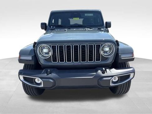 Used 2025 Jeep Wrangler Unlimited Sahara image 2