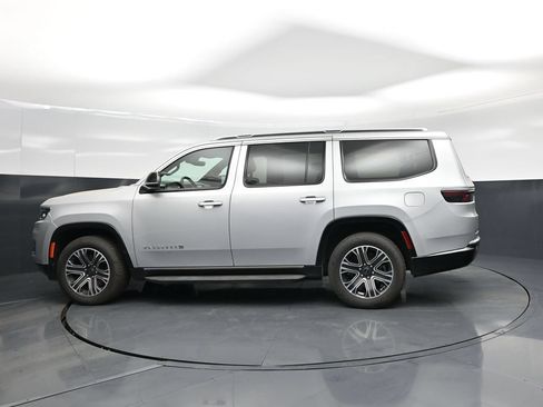 Used 2025 Jeep Wagoneer Series II AWD/4WD image 29