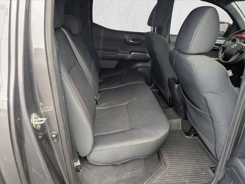 Used 2017 Toyota Tacoma TRD Off-Road image 18