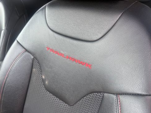 Used 2025 Jeep Compass Trailhawk AWD/4WD image 23